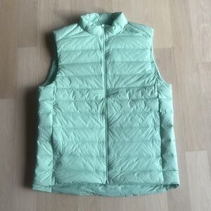 LULULEMON NWOT Navigation Down Vest
Creamy Mint size M